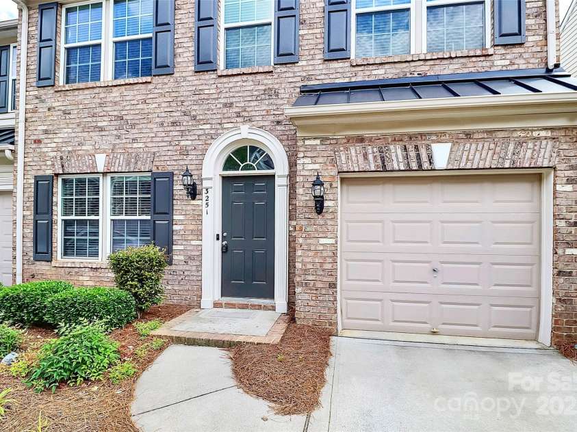 3251 Park South Station Boulevard, Charlotte, NC 28210.  MLS# CAR4255933, YatesRealty ID 24500. 