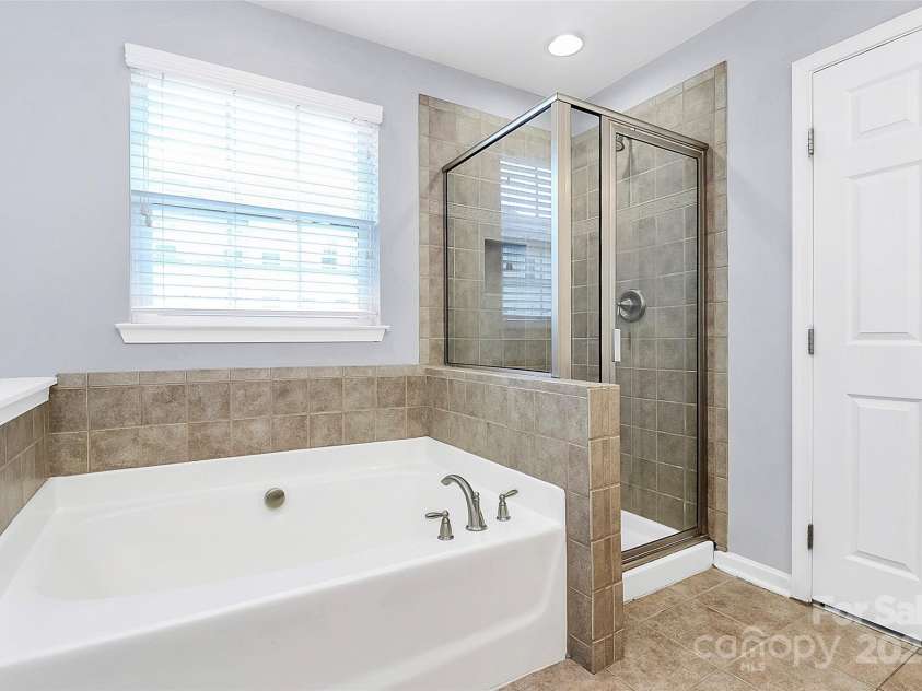 3251 Park South Station Boulevard, Charlotte, NC 28210.  MLS# CAR4255933, YatesRealty ID 24500. 