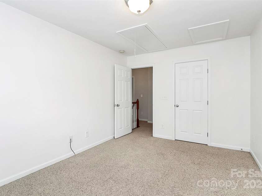 3251 Park South Station Boulevard, Charlotte, NC 28210.  MLS# CAR4255933, YatesRealty ID 24500. 