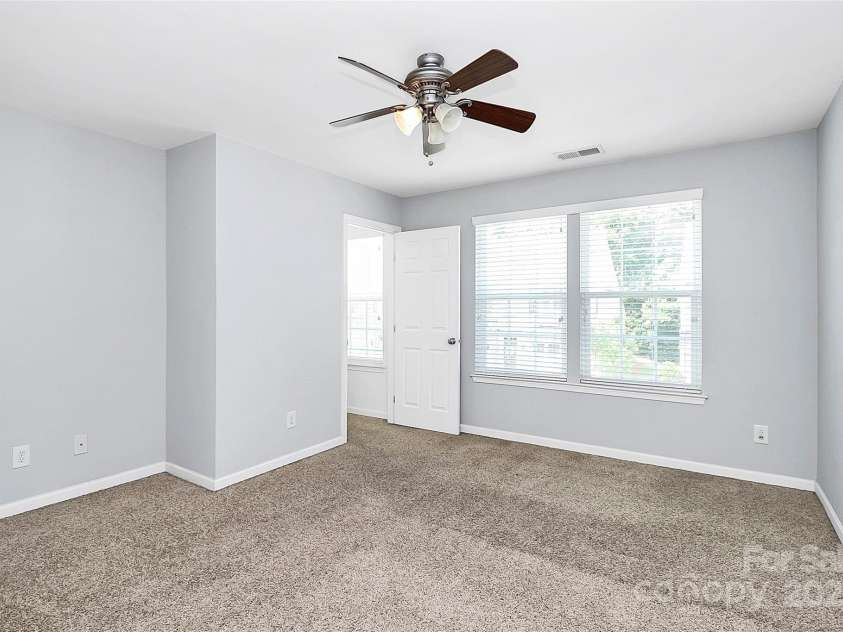 3251 Park South Station Boulevard, Charlotte, NC 28210.  MLS# CAR4255933, YatesRealty ID 24500. 