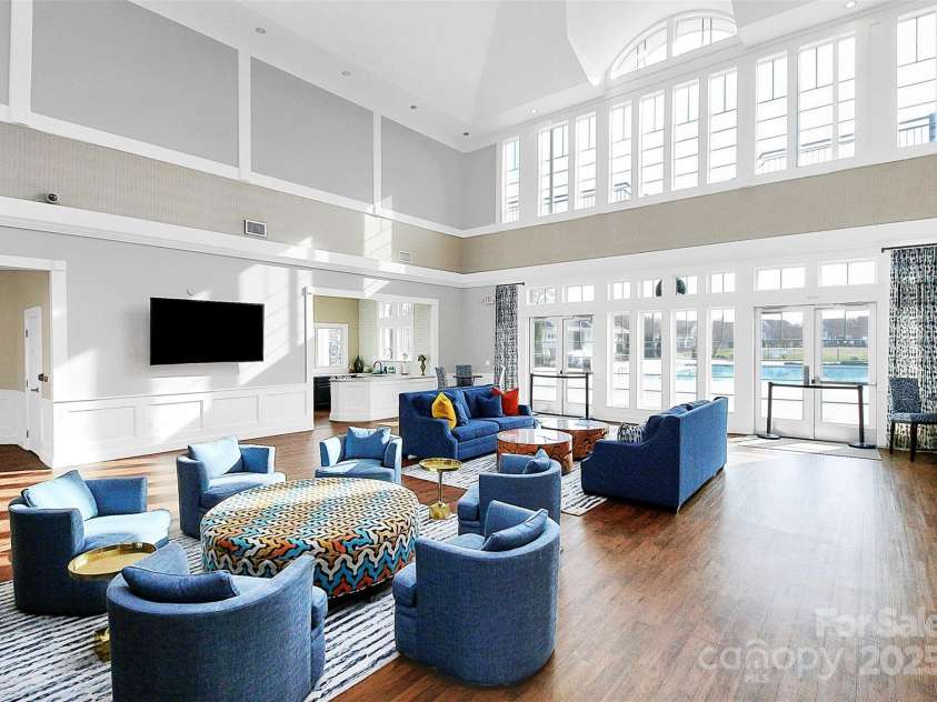 3251 Park South Station Boulevard, Charlotte, NC 28210.  MLS# CAR4255933, YatesRealty ID 24500. 