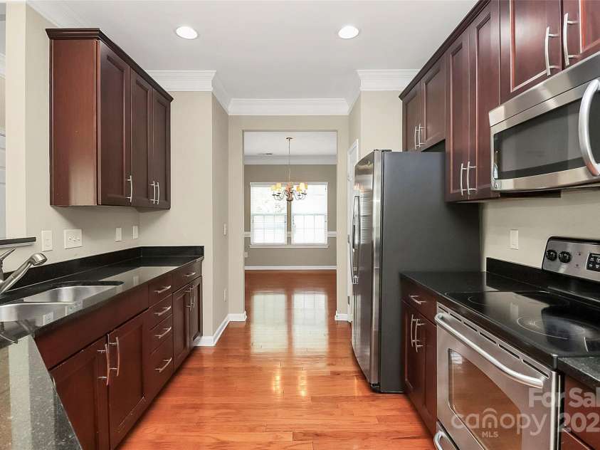 3251 Park South Station Boulevard, Charlotte, NC 28210.  MLS# CAR4255933, YatesRealty ID 24500. 