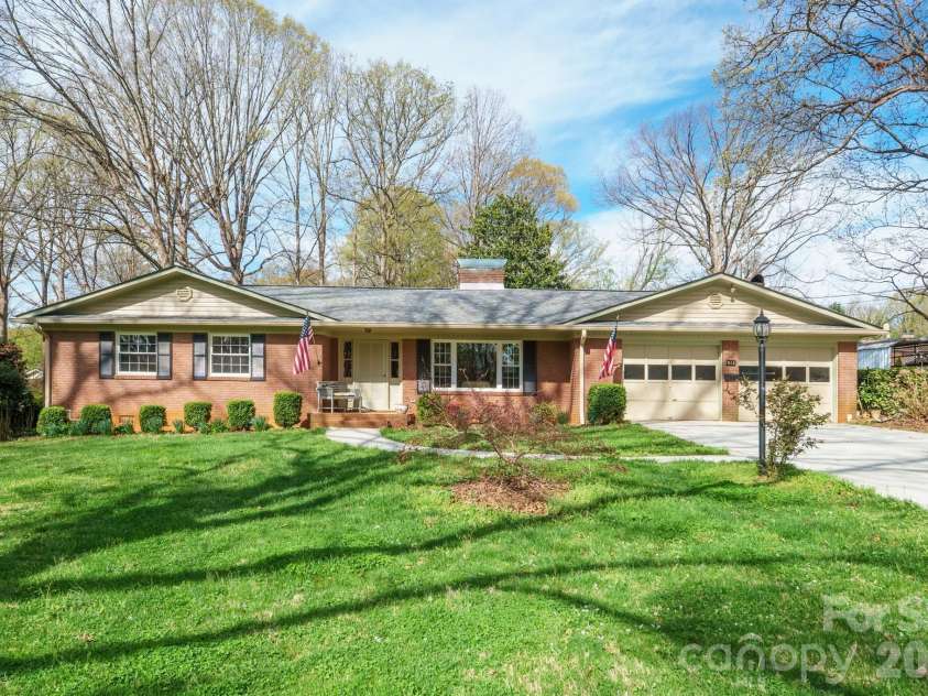 513 2nd Avenue Place, Conover, NC 28613.  MLS# CAR4361357, YatesRealty ID 24502. 