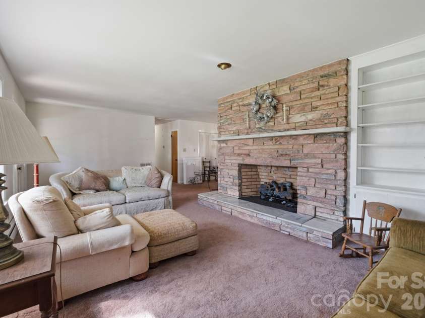 513 2nd Avenue Place, Conover, NC 28613.  MLS# CAR4361357, YatesRealty ID 24502. 