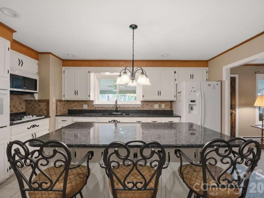 513 2nd Avenue Place, Conover, NC 28613.  MLS# CAR4361357, YatesRealty ID 24502. 