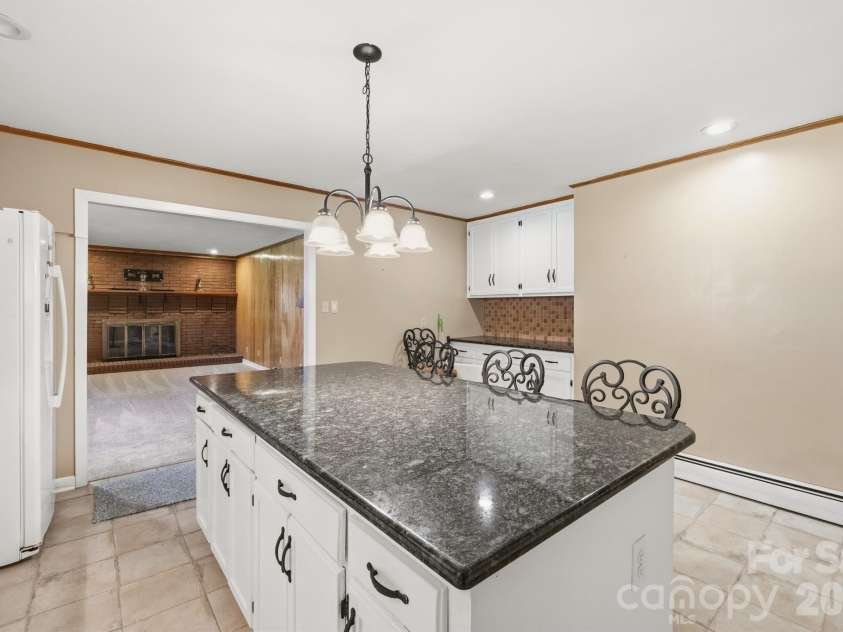 513 2nd Avenue Place, Conover, NC 28613.  MLS# CAR4361357, YatesRealty ID 24502. 