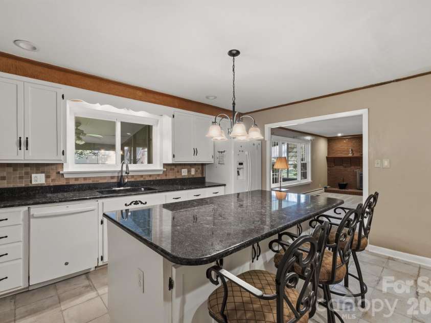 513 2nd Avenue Place, Conover, NC 28613.  MLS# CAR4361357, YatesRealty ID 24502. 