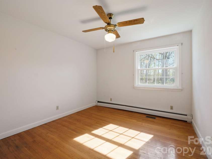 513 2nd Avenue Place, Conover, NC 28613.  MLS# CAR4361357, YatesRealty ID 24502. 