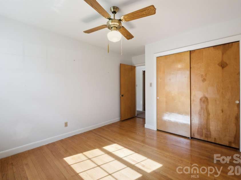 513 2nd Avenue Place, Conover, NC 28613.  MLS# CAR4361357, YatesRealty ID 24502. 