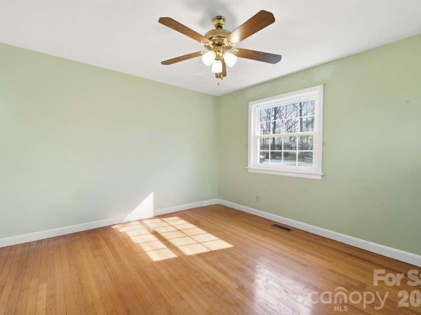 513 2nd Avenue Place, Conover, NC 28613.  MLS# CAR4361357, YatesRealty ID 24502. 