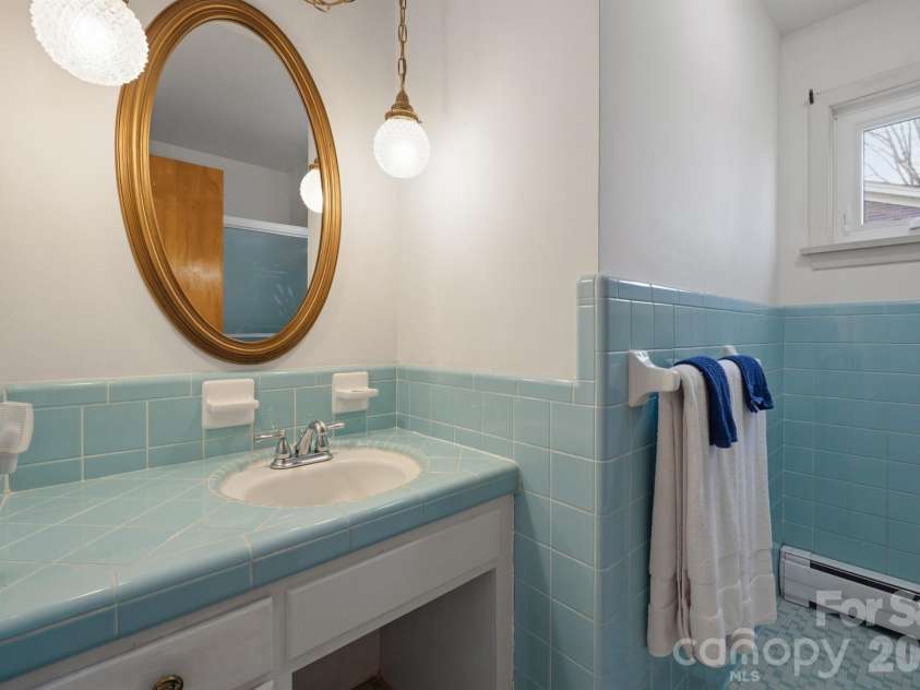 513 2nd Avenue Place, Conover, NC 28613.  MLS# CAR4361357, YatesRealty ID 24502. 