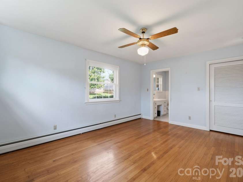 513 2nd Avenue Place, Conover, NC 28613.  MLS# CAR4361357, YatesRealty ID 24502. 