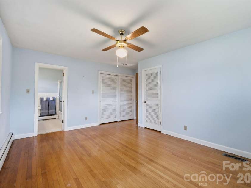 513 2nd Avenue Place, Conover, NC 28613.  MLS# CAR4361357, YatesRealty ID 24502. 