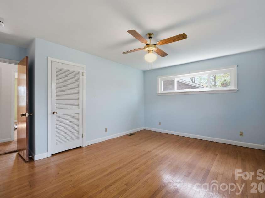 513 2nd Avenue Place, Conover, NC 28613.  MLS# CAR4361357, YatesRealty ID 24502. 