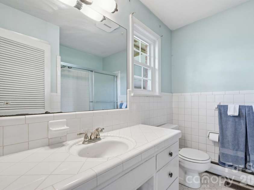 513 2nd Avenue Place, Conover, NC 28613.  MLS# CAR4361357, YatesRealty ID 24502. 