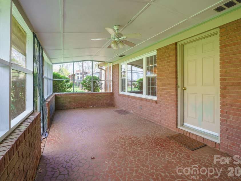 513 2nd Avenue Place, Conover, NC 28613.  MLS# CAR4361357, YatesRealty ID 24502. 
