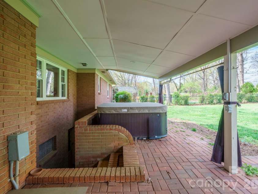 513 2nd Avenue Place, Conover, NC 28613.  MLS# CAR4361357, YatesRealty ID 24502. 