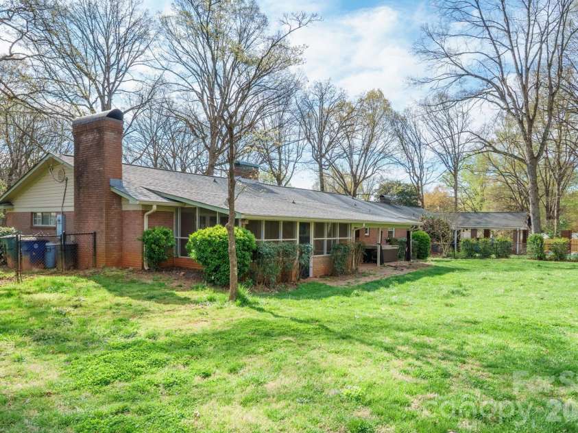 513 2nd Avenue Place, Conover, NC 28613.  MLS# CAR4361357, YatesRealty ID 24502. 