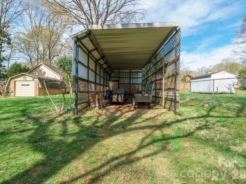 513 2nd Avenue Place, Conover, NC 28613.  MLS# CAR4361357, YatesRealty ID 24502. 