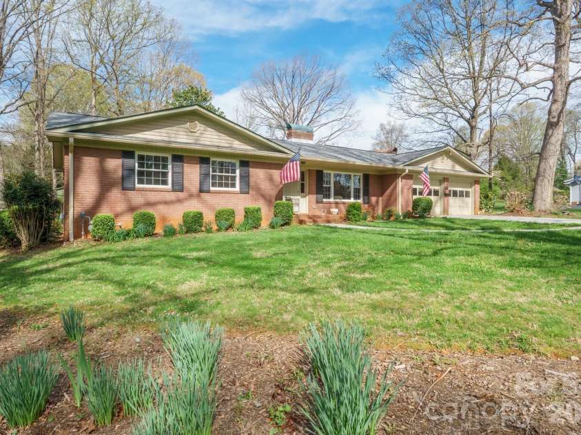 513 2nd Avenue Place, Conover, NC 28613.  MLS# CAR4361357, YatesRealty ID 24502. 