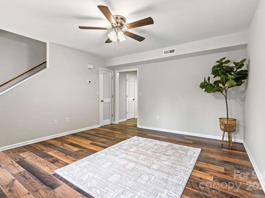 729 Tenth Avenue, Hickory, NC 28601.  MLS# CAR4268030, YatesRealty ID 24503. 