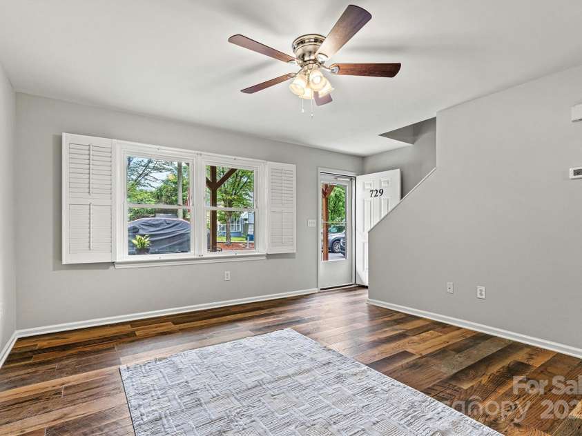 729 Tenth Avenue, Hickory, NC 28601.  MLS# CAR4268030, YatesRealty ID 24503. 