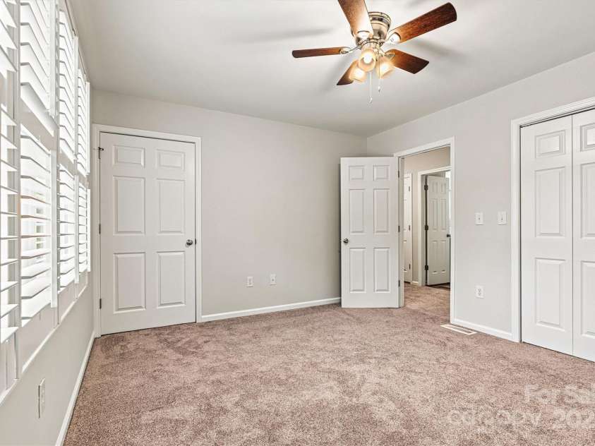 729 Tenth Avenue, Hickory, NC 28601.  MLS# CAR4268030, YatesRealty ID 24503. 