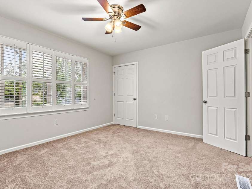 729 Tenth Avenue, Hickory, NC 28601.  MLS# CAR4268030, YatesRealty ID 24503. 