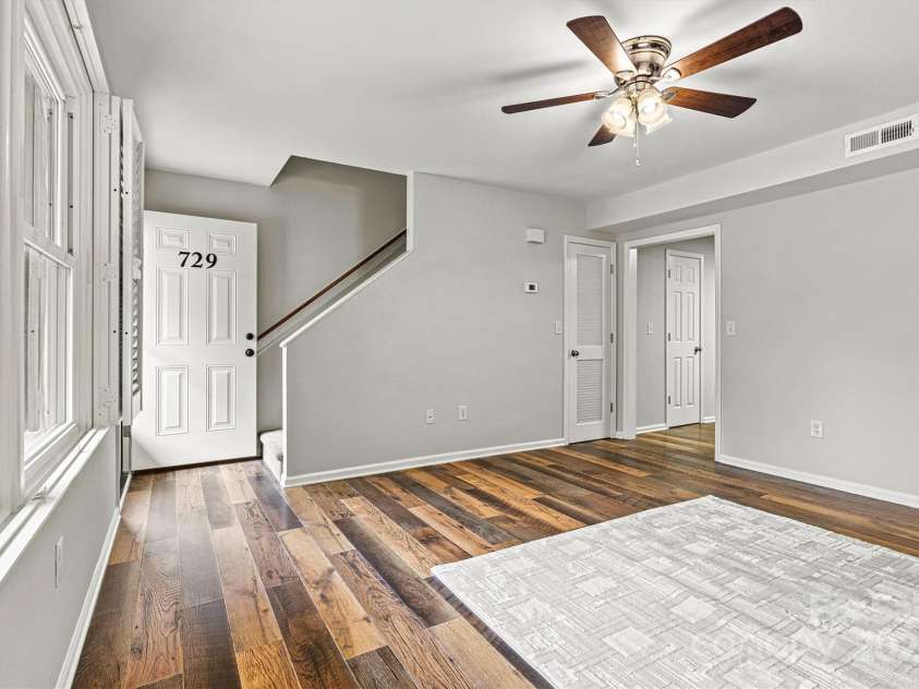 729 Tenth Avenue, Hickory, NC 28601.  MLS# CAR4268030, YatesRealty ID 24503. 