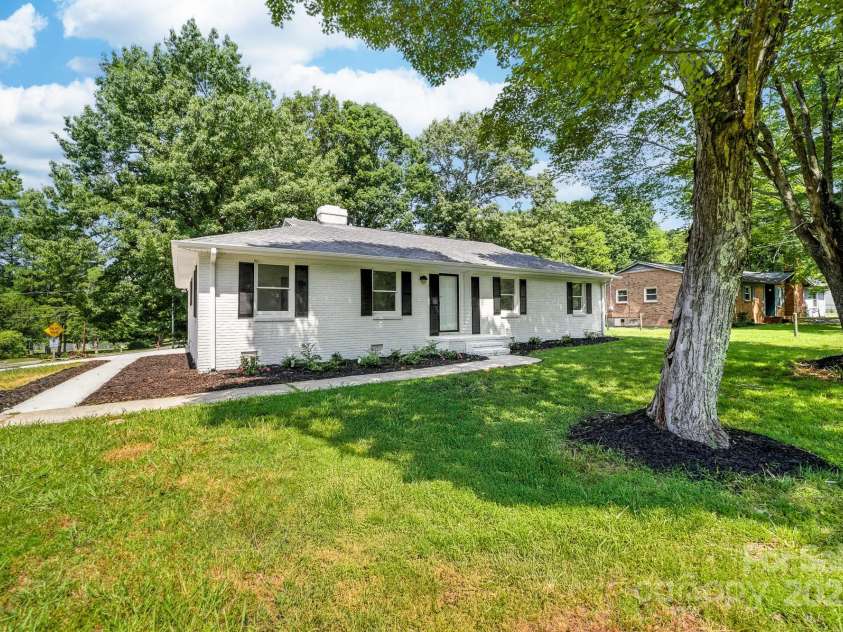 104 Spargo Street, Gastonia, NC 28056.  MLS# CAR4276810, YatesRealty ID 24505. 