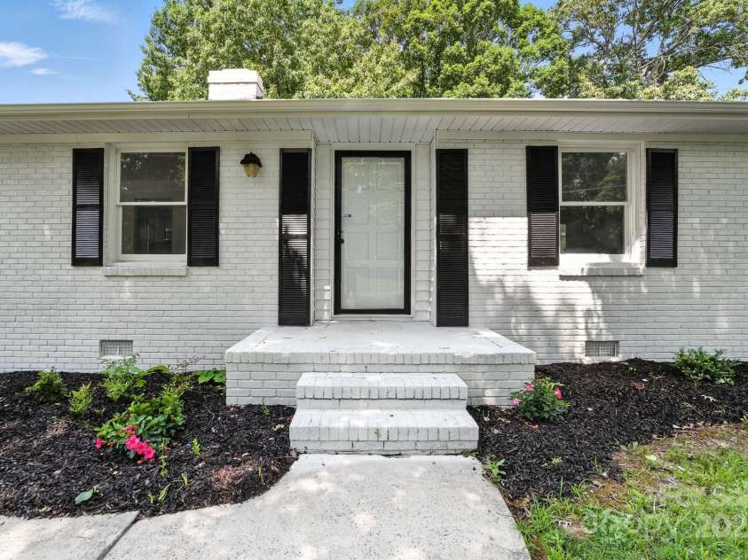 104 Spargo Street, Gastonia, NC 28056.  MLS# CAR4276810, YatesRealty ID 24505. 