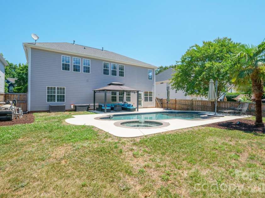146 Trotter Ridge Drive, Mooresville, NC 28117.  MLS# CAR4384981, YatesRealty ID 24507. HOT TUB/POOL