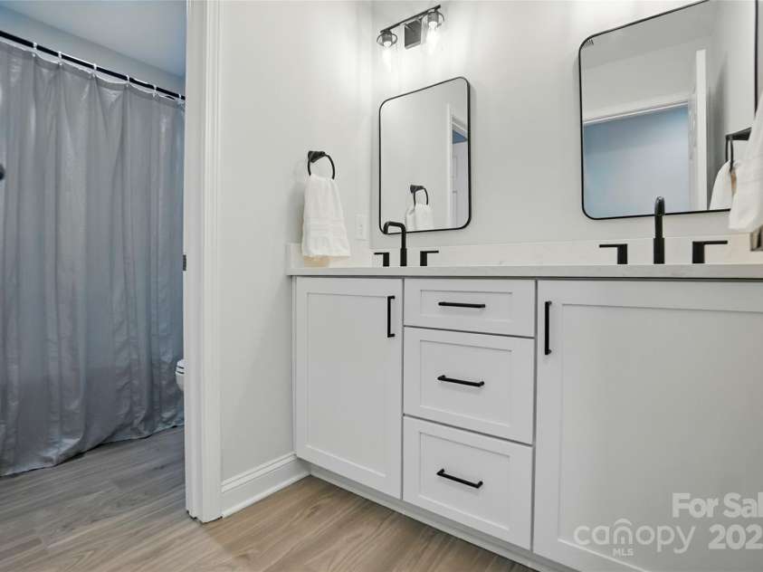 7322 Vesper Drive, Huntersville, NC 28078.  MLS# CAR4264938, YatesRealty ID 24507. Bathroom