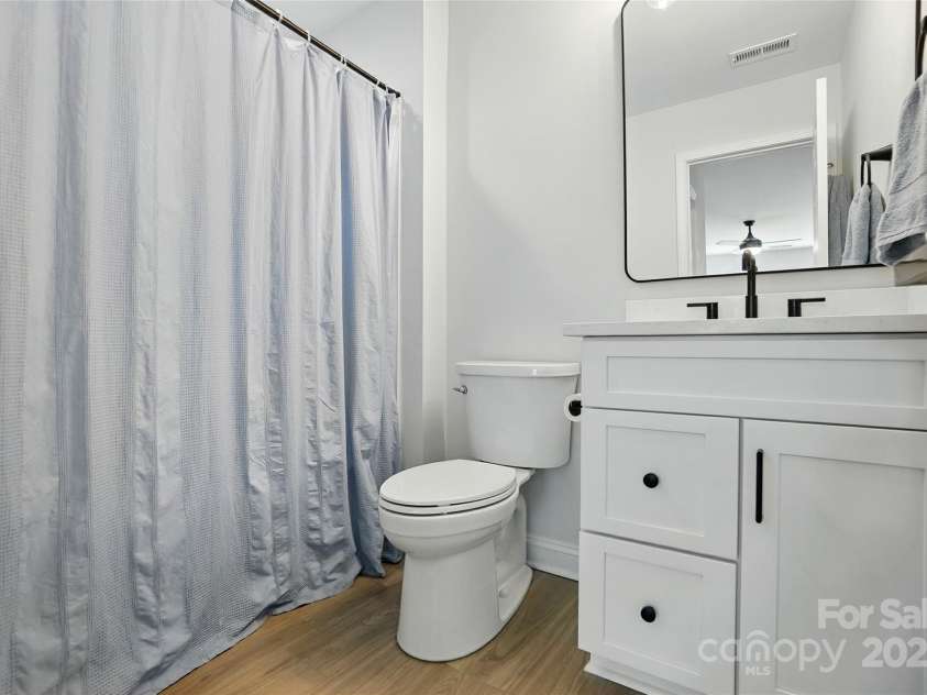 7322 Vesper Drive, Huntersville, NC 28078.  MLS# CAR4264938, YatesRealty ID 24507. En-Suite Bathroom