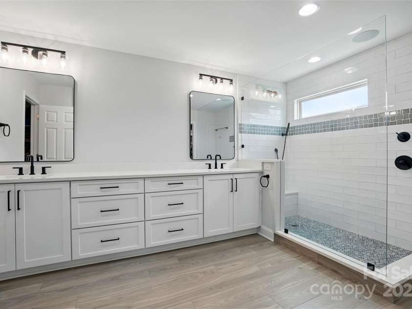 7322 Vesper Drive, Huntersville, NC 28078.  MLS# CAR4264938, YatesRealty ID 24507. Owner's Bathroom