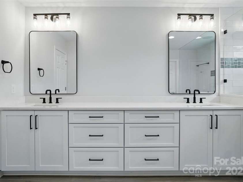7322 Vesper Drive, Huntersville, NC 28078.  MLS# CAR4264938, YatesRealty ID 24507. Owner's Bathroom