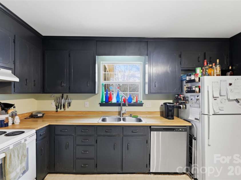 9444 Stately Oak Lane, Mint Hill, NC 28227.  MLS# CAR4345768, YatesRealty ID 24508. 