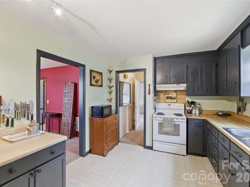 9444 Stately Oak Lane, Mint Hill, NC 28227.  MLS# CAR4345768, YatesRealty ID 24508. 