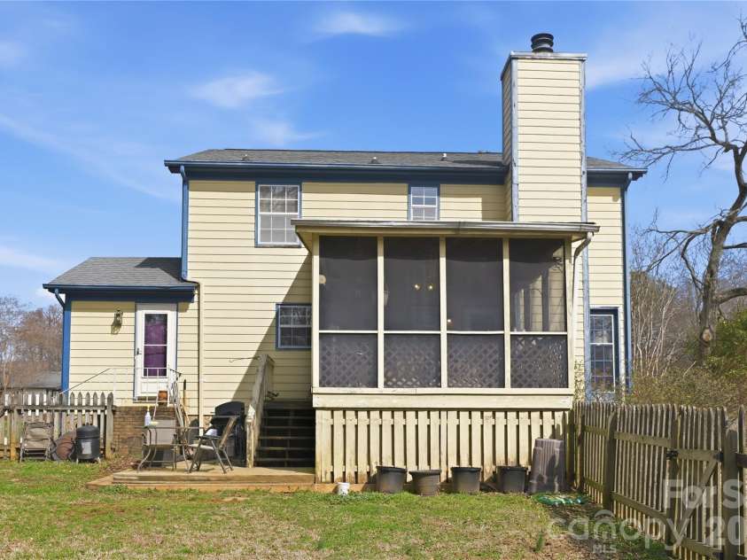 9444 Stately Oak Lane, Mint Hill, NC 28227.  MLS# CAR4345768, YatesRealty ID 24508. 