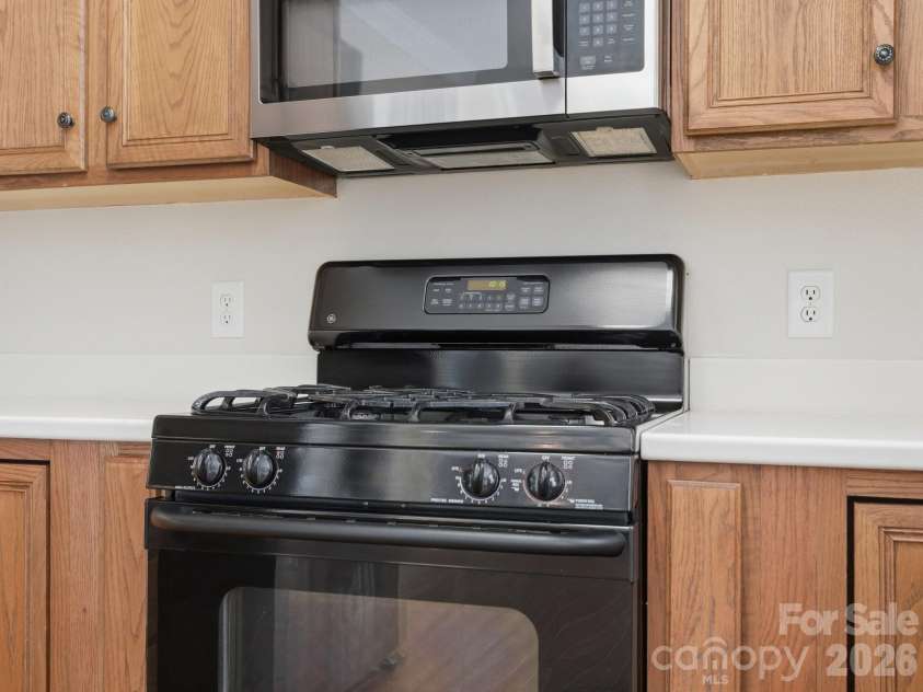 10094 Paisley Drive, Charlotte, NC 28269.  MLS# CAR4382557, YatesRealty ID 24509. 