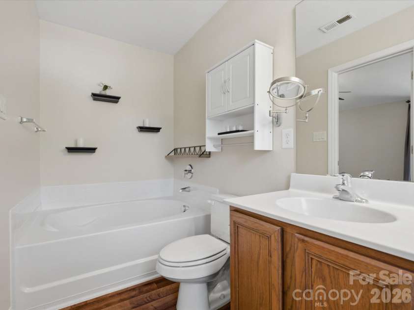10094 Paisley Drive, Charlotte, NC 28269.  MLS# CAR4382557, YatesRealty ID 24509. 