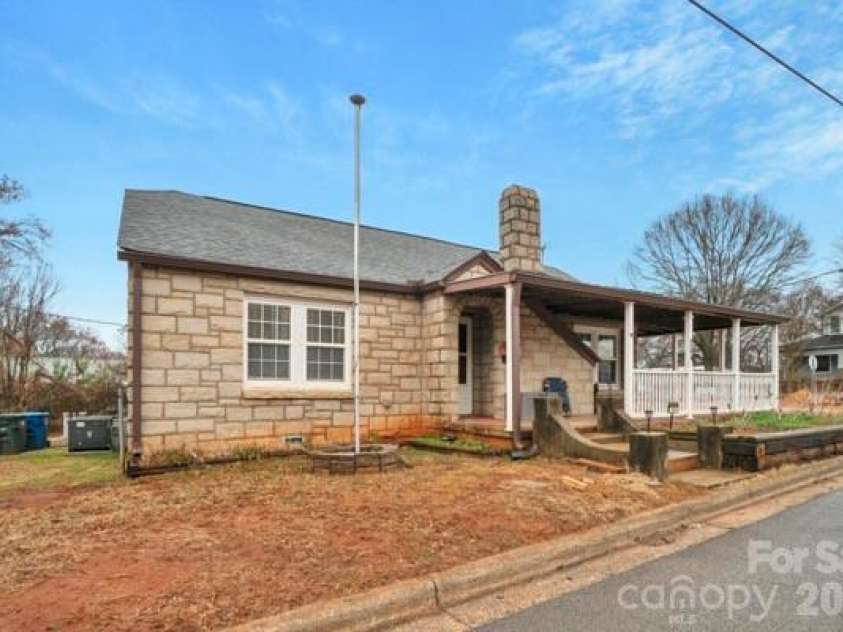 204 C Avenue, Salisbury, NC 28144.  MLS# CAR4347802, YatesRealty ID 2451. 