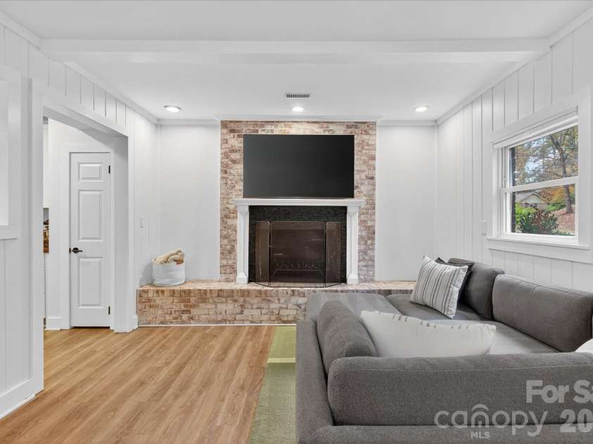 6431 Rosecrest Drive, Charlotte, NC 28210.  MLS# CAR4335121, YatesRealty ID 2451. 