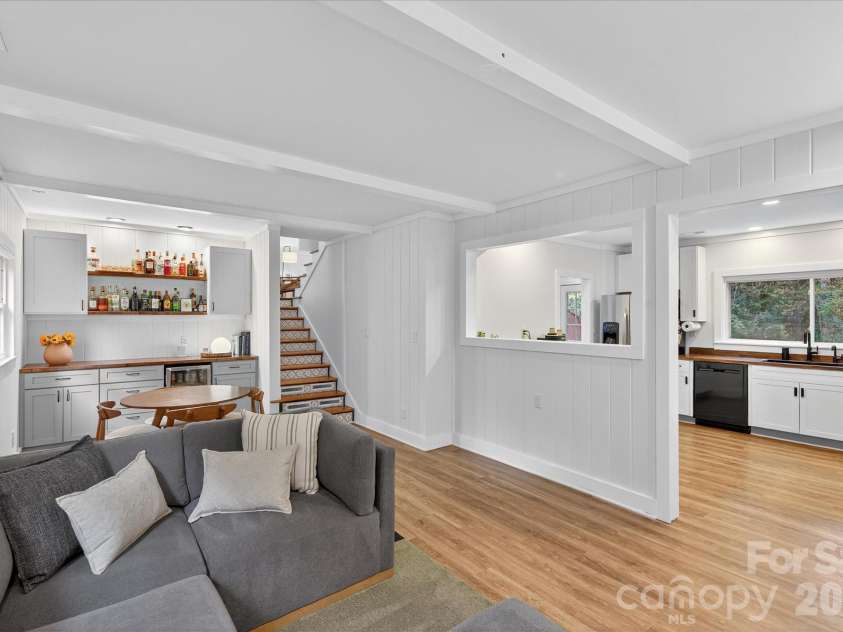 6431 Rosecrest Drive, Charlotte, NC 28210.  MLS# CAR4335121, YatesRealty ID 2451. 