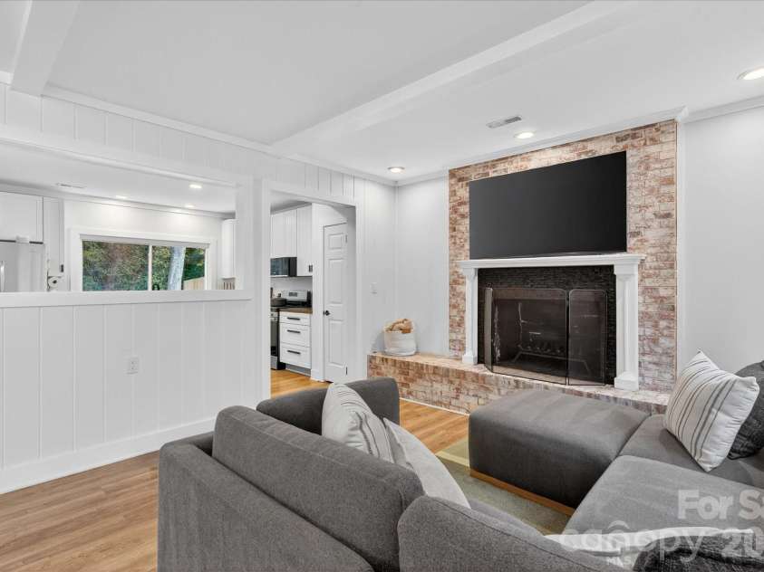 6431 Rosecrest Drive, Charlotte, NC 28210.  MLS# CAR4335121, YatesRealty ID 2451. 