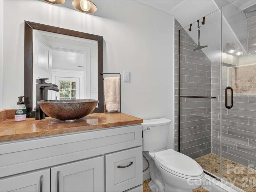 6431 Rosecrest Drive, Charlotte, NC 28210.  MLS# CAR4335121, YatesRealty ID 2451. 