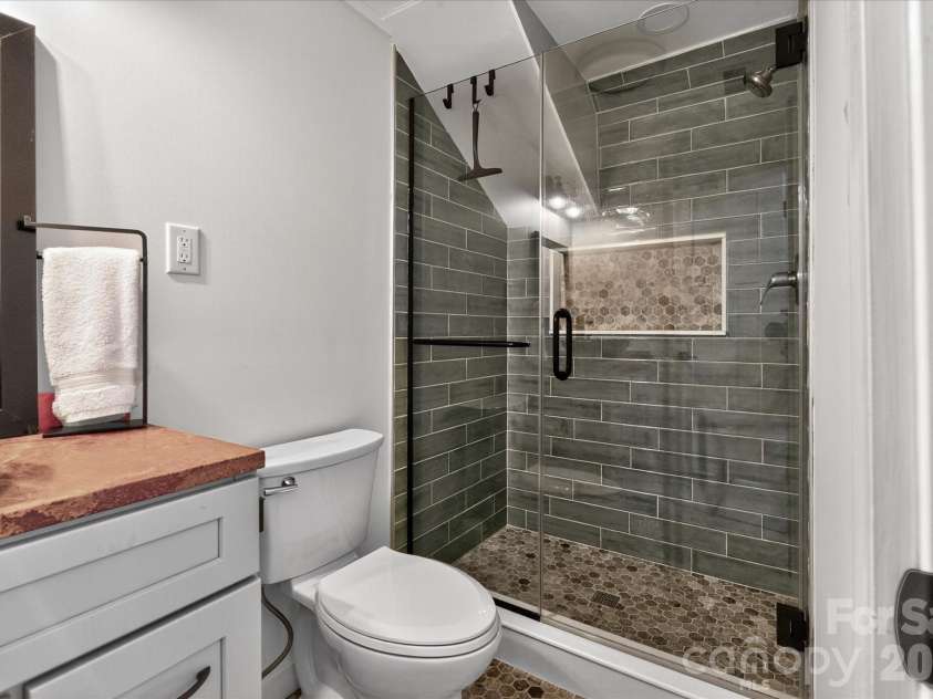 6431 Rosecrest Drive, Charlotte, NC 28210.  MLS# CAR4335121, YatesRealty ID 2451. 