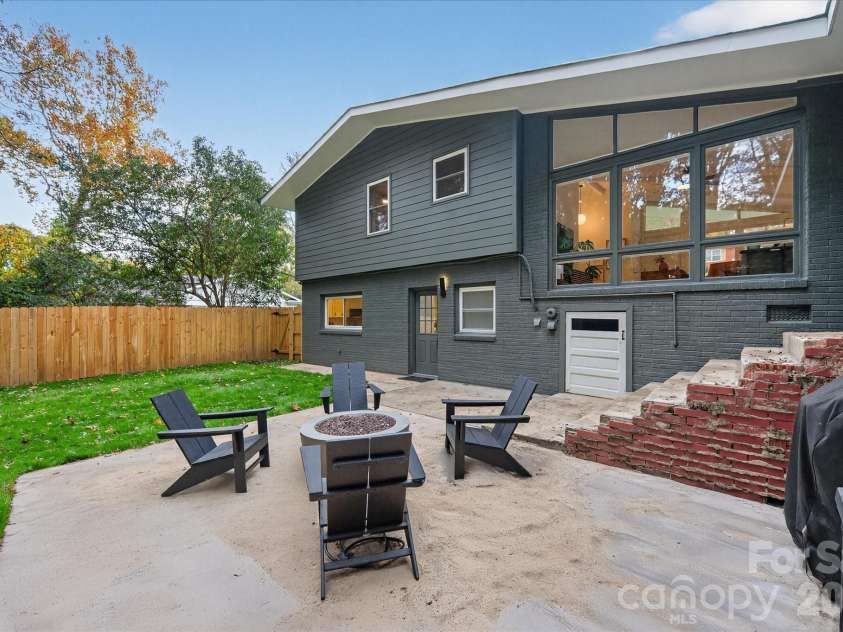 6431 Rosecrest Drive, Charlotte, NC 28210.  MLS# CAR4335121, YatesRealty ID 2451. 