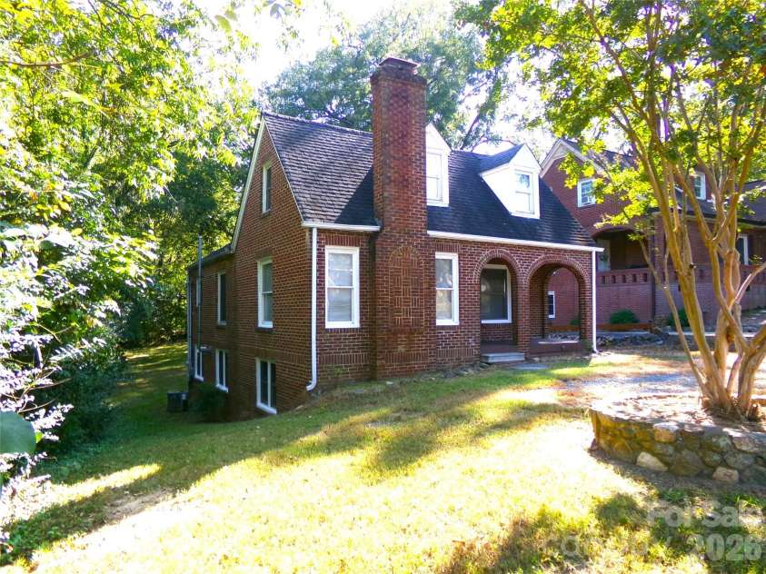 1014 Main Street, Albemarle, NC 28001.  MLS# CAR4378971, YatesRealty ID 24510. 