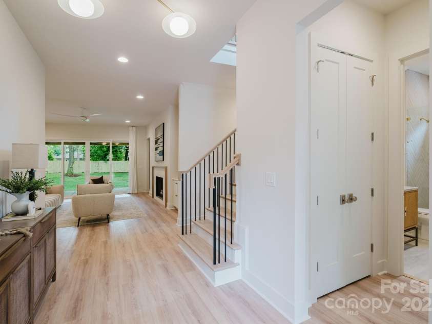 1807 Arnold Drive, Charlotte, NC 28205.  MLS# CAR4251651, YatesRealty ID 24510. 